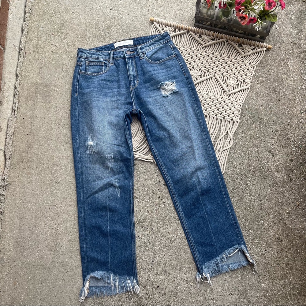 Hidden High Rise Distressed Cropped Jeans Size 28 - Picture 2 of 6